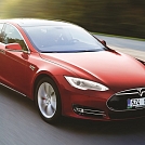 1623951465-tesla-model-s-cervena2.jpg